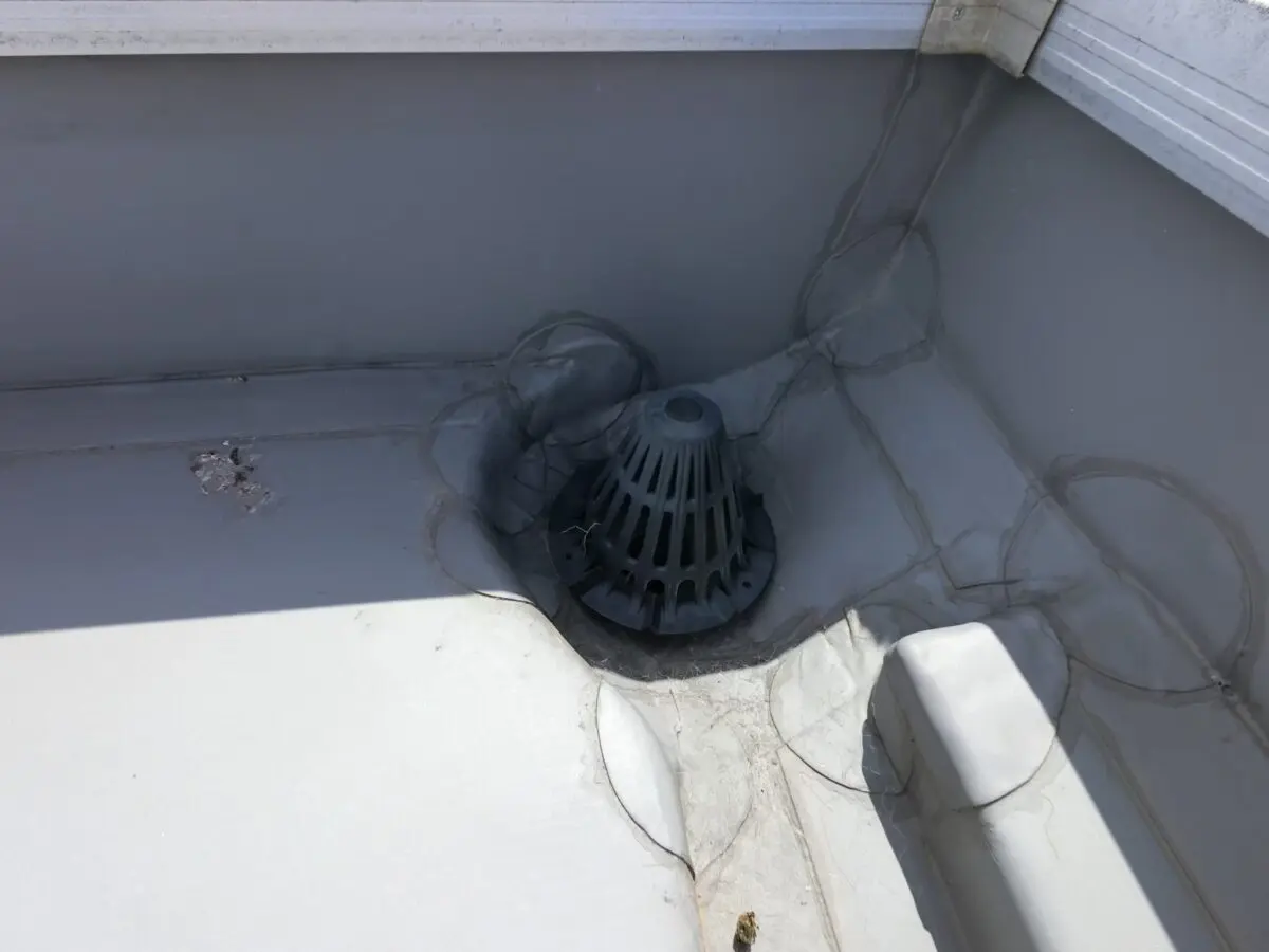 ベランダの防水の劣化は雨漏りの原因に!防水メンテナンスの必要性