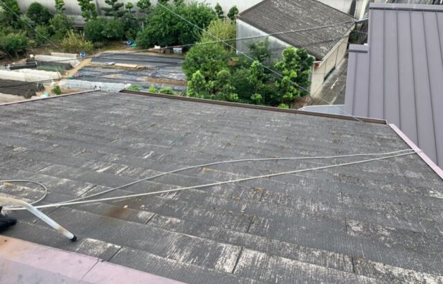 大阪府八尾市　Y様邸　外壁塗装・屋根カバー工事　スレート屋根の清掃