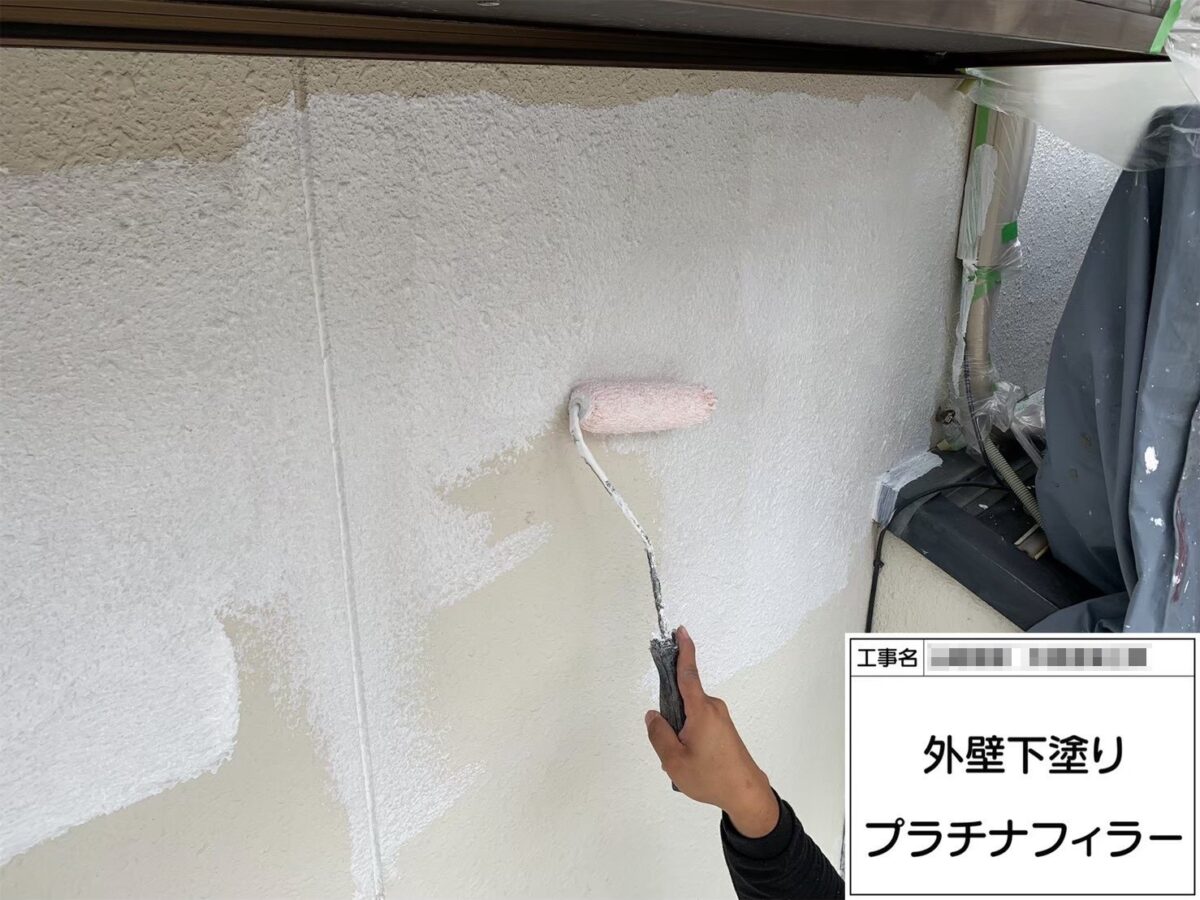 大阪府八尾市　Y様邸　外壁の下塗り　プラチナフィラー塗布