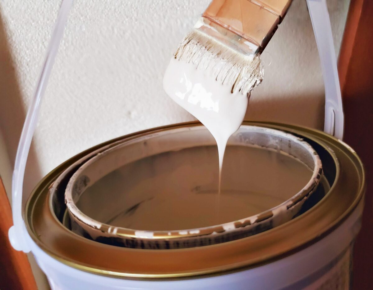 室内塗装ですてきなお部屋にしてみませんか？塗料の種類と室内塗装の重要ポイント