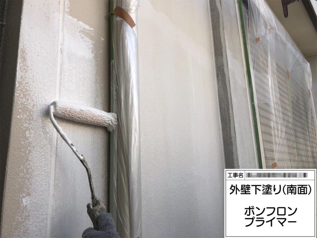 大阪府堺市　T様邸　屋根・外壁塗装工事　外壁の下塗り　ボンフロンプライマー塗布